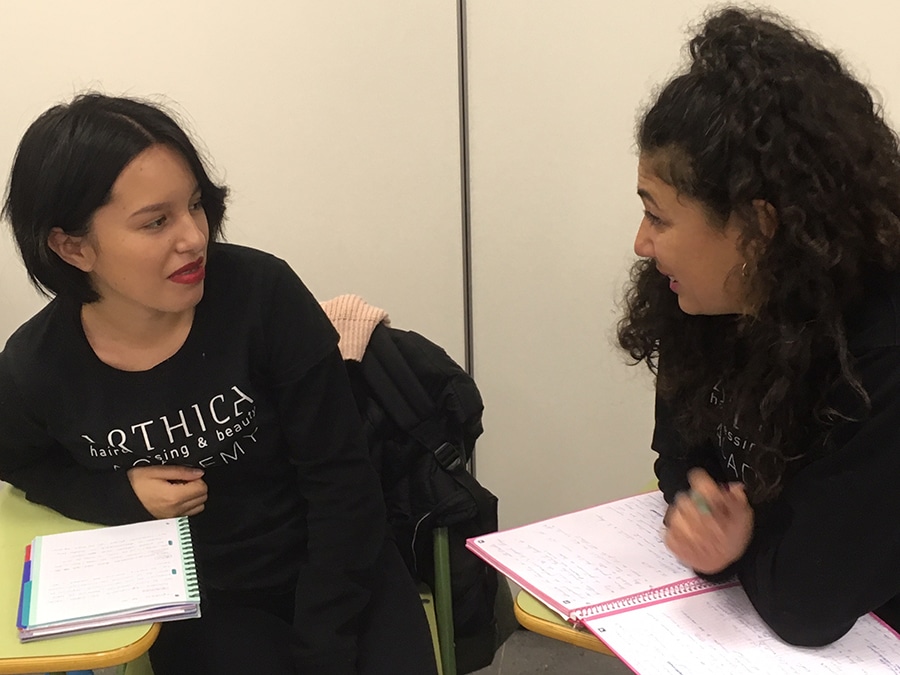 Clase en la escuela de peluquería Arthica